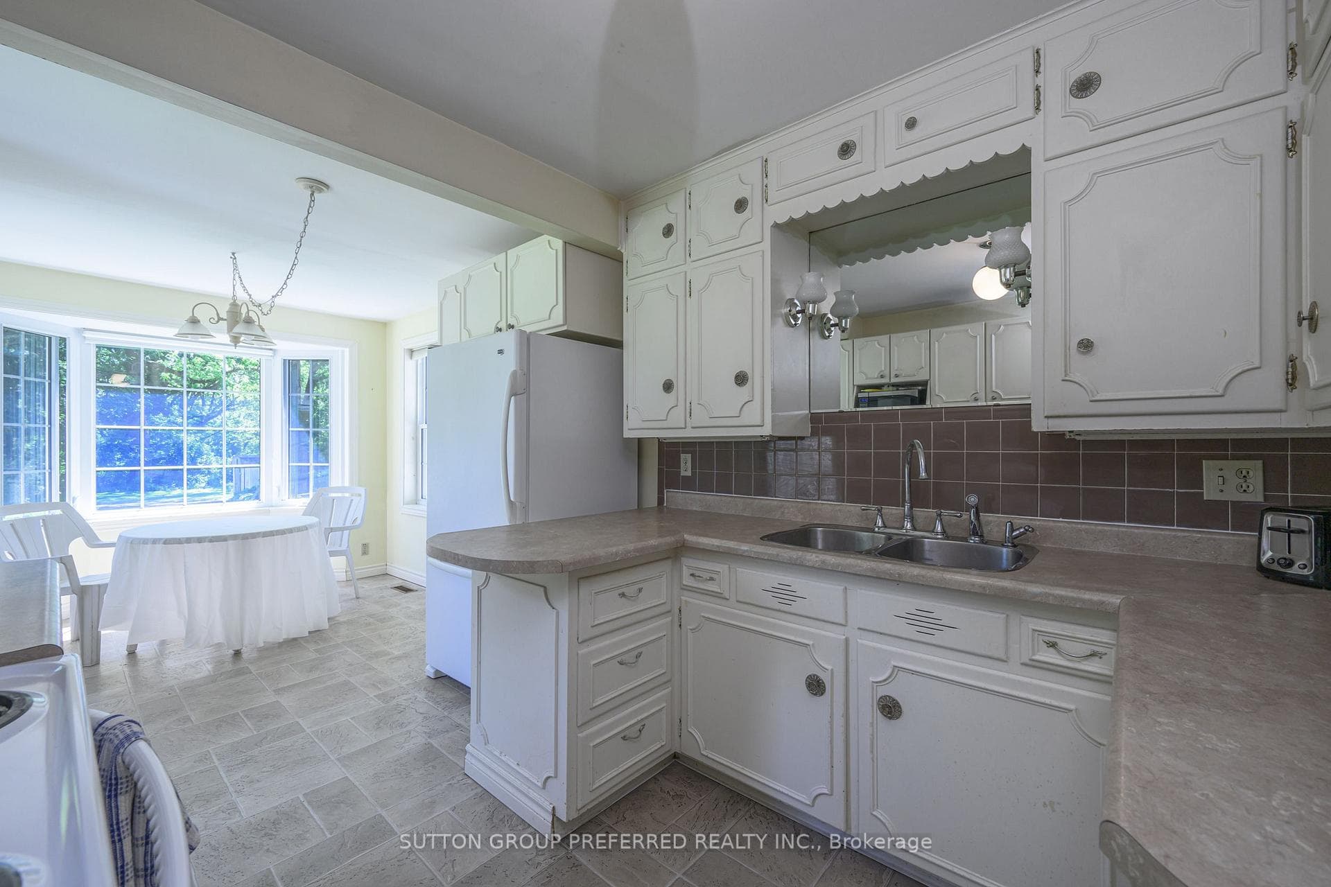 415 Victoria Street photo 21