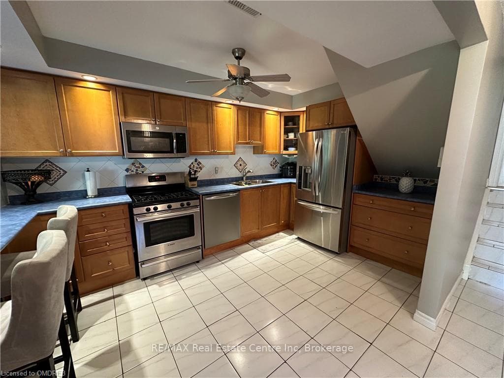 223 PICTON Street Unit 2 photo 5