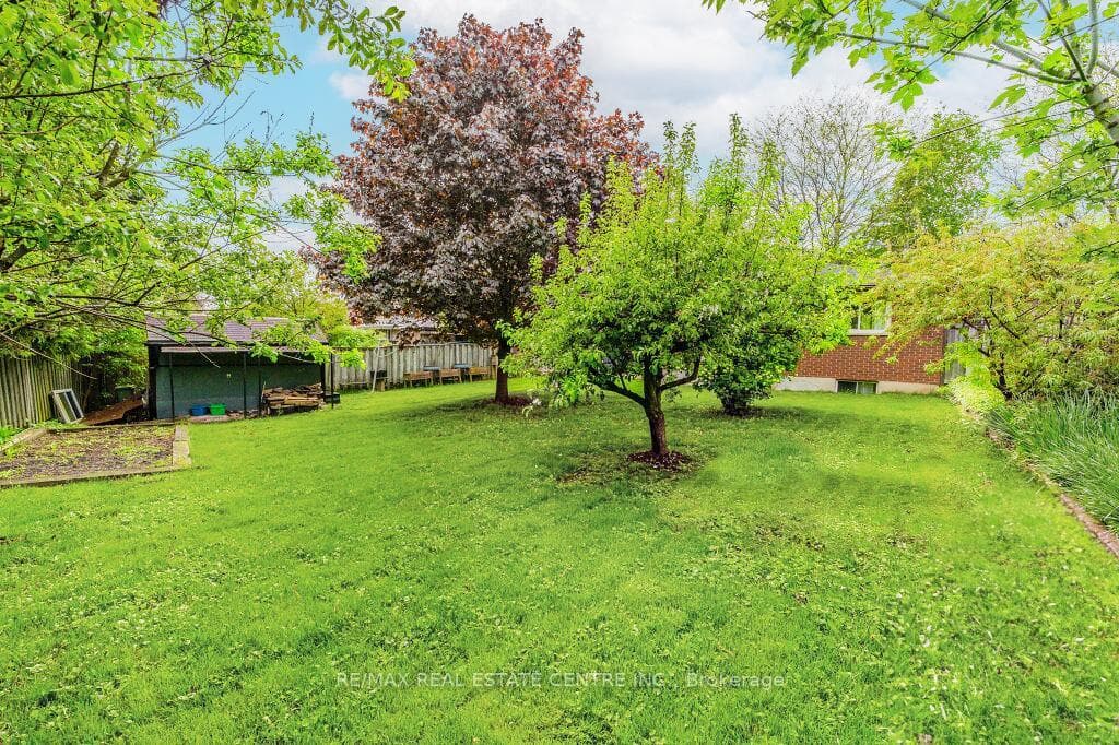 30 Upton Crescent photo 18