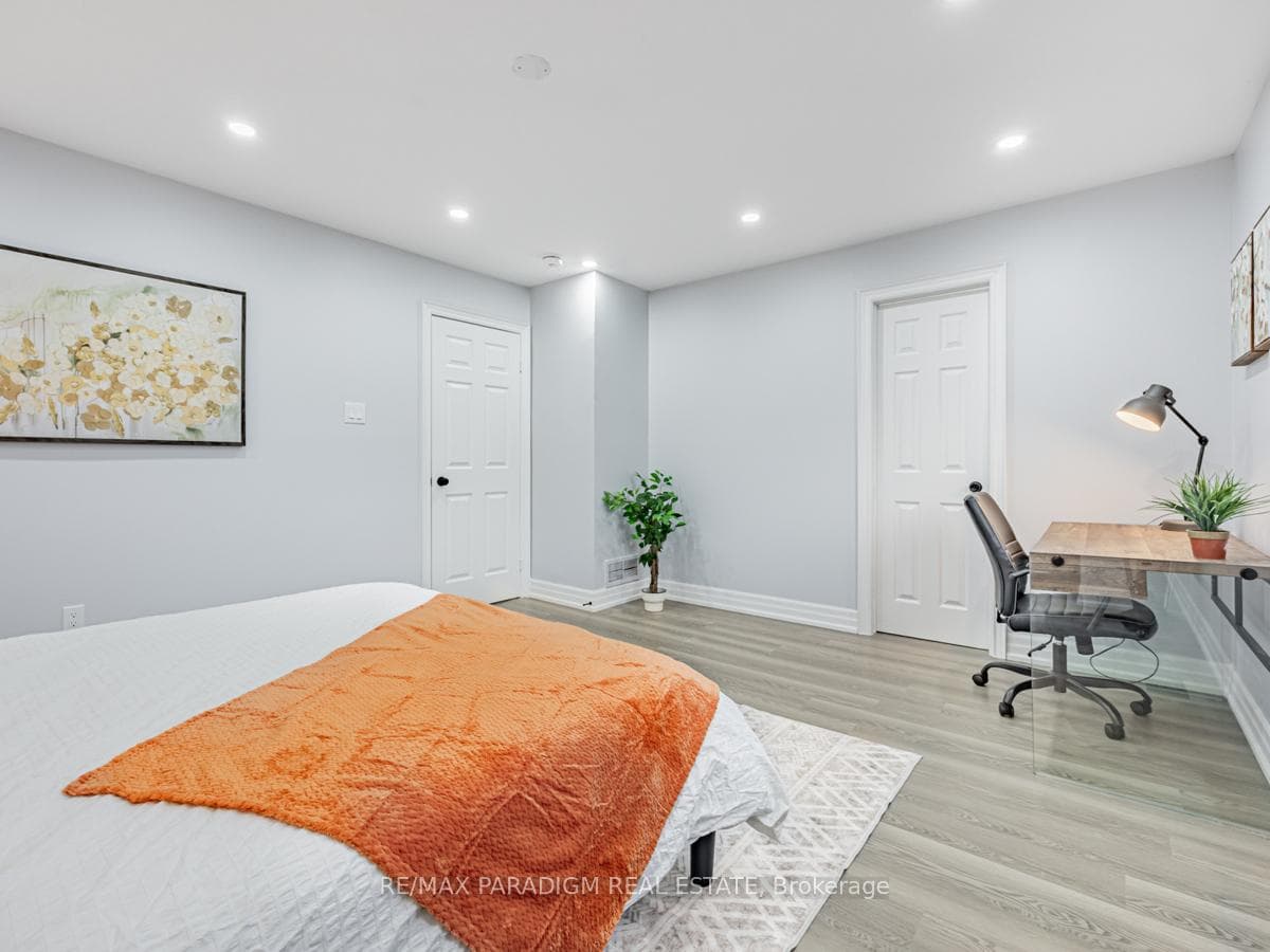 612 Flavelle Court photo 25
