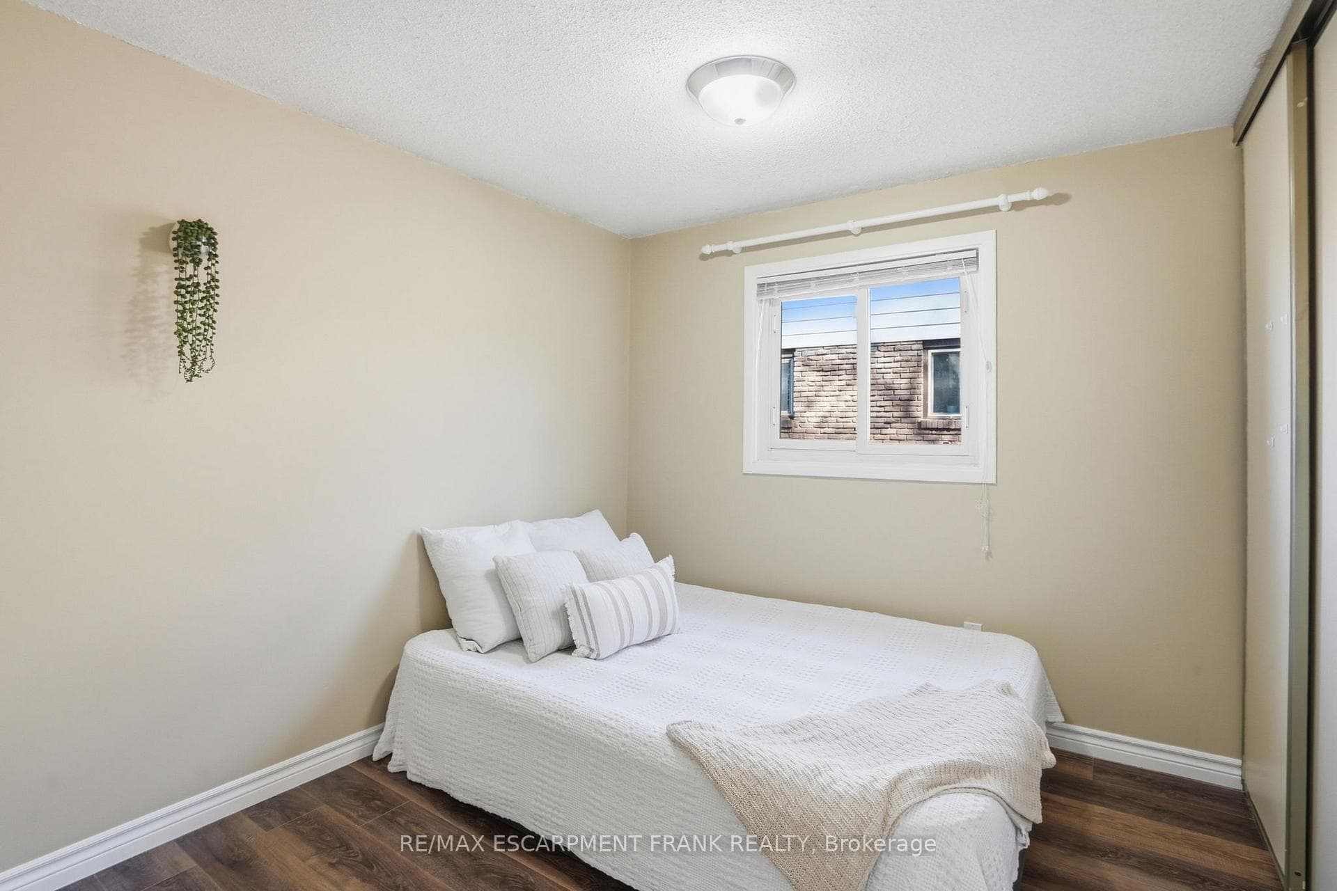 94 WENDOVER Drive photo 21