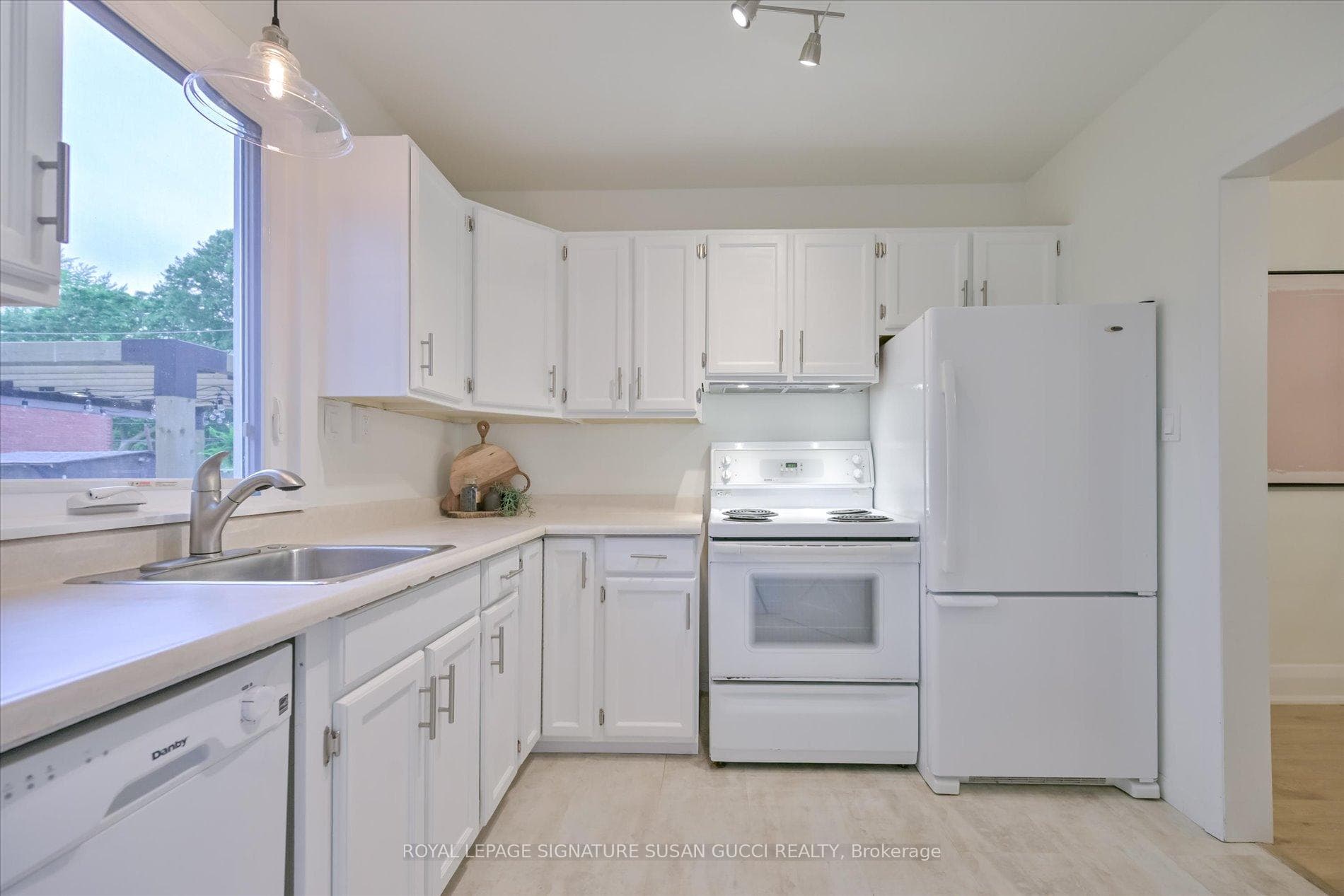 208 Oak Park Avenue photo 10