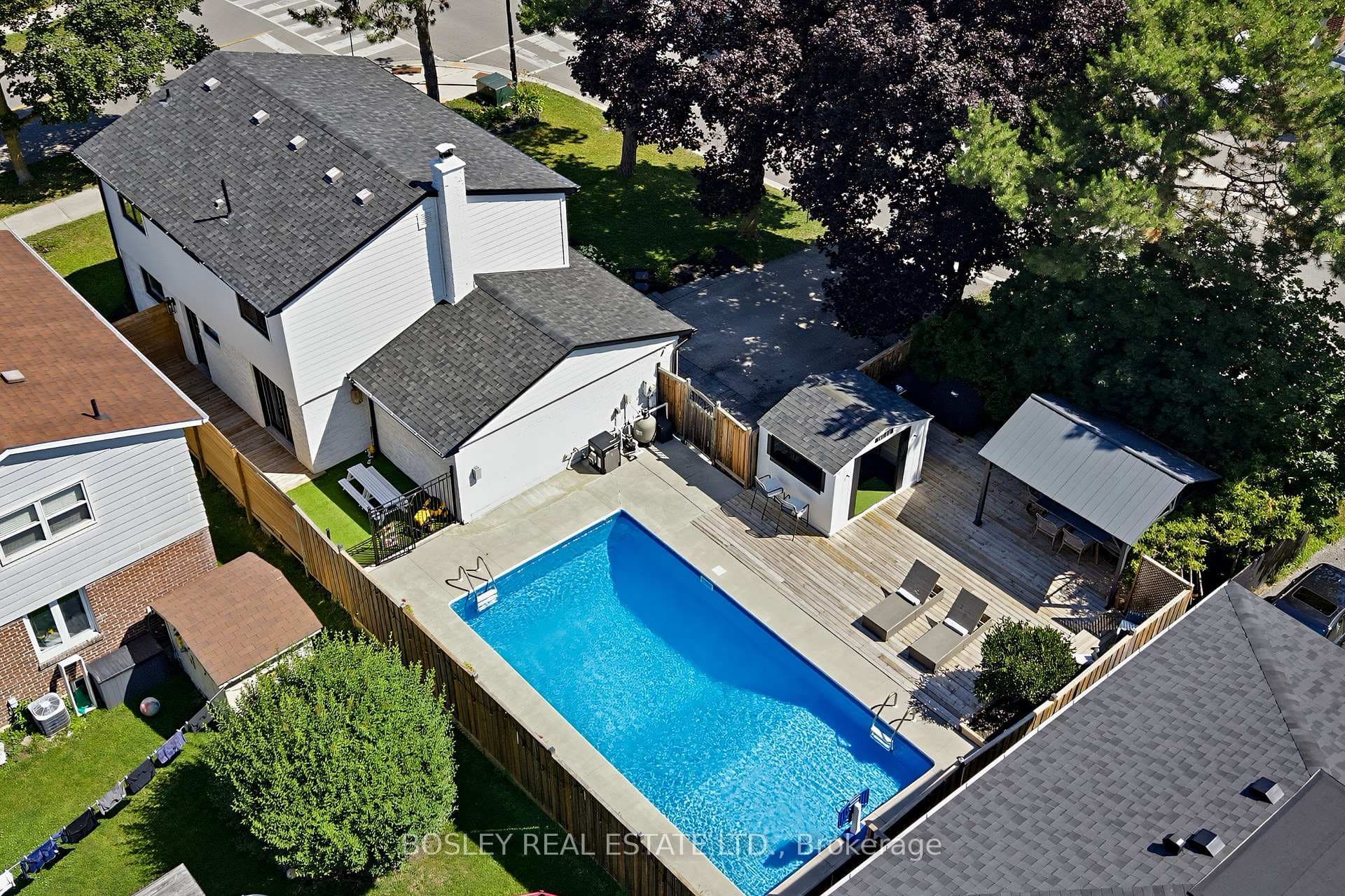 440 Sandford Street photo 45