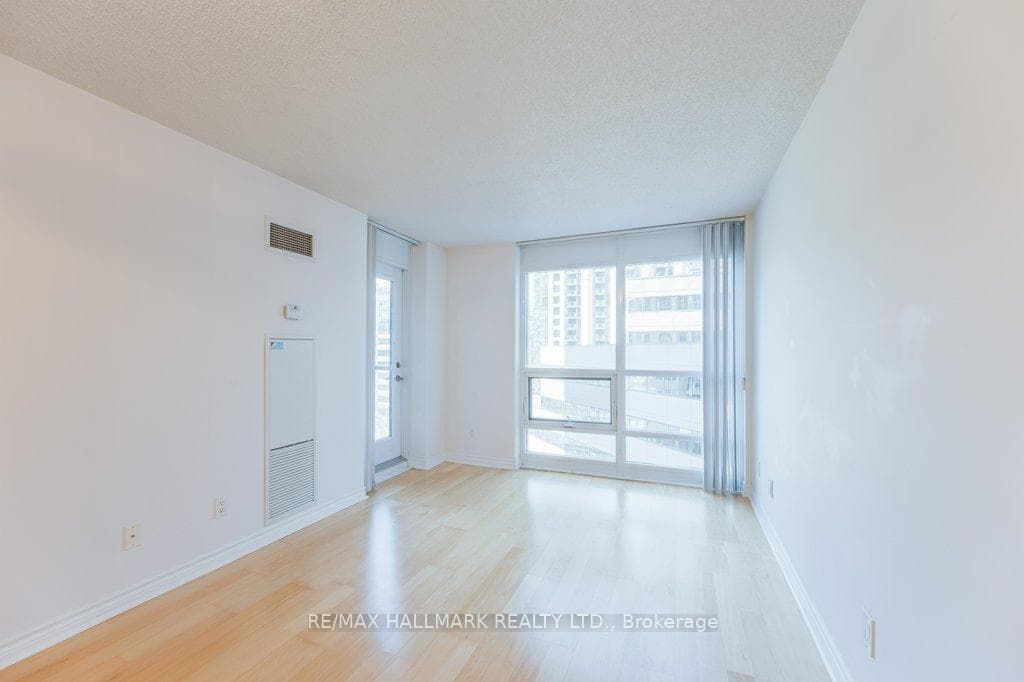 763 Bay Street Unit 801 photo 13