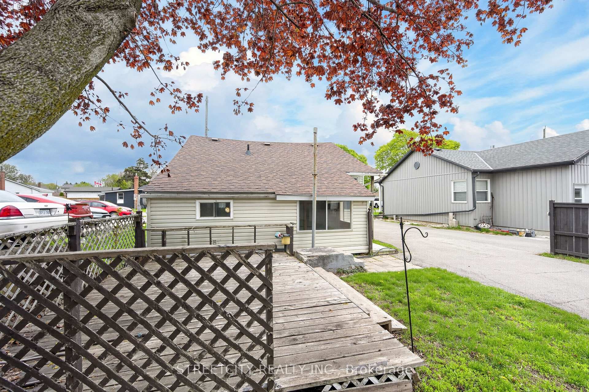384 Brock Street photo 11