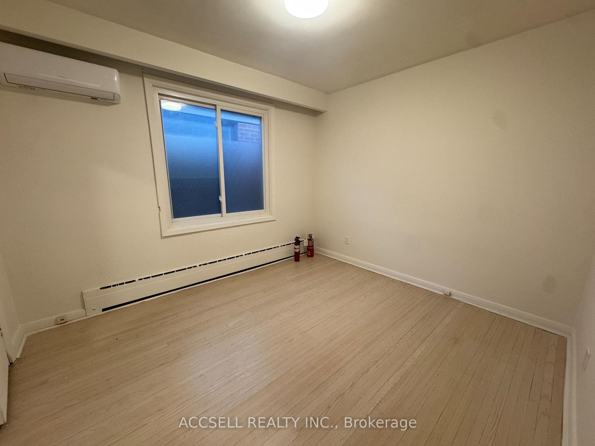 99 Kenwood Avenue Unit Upper photo 9