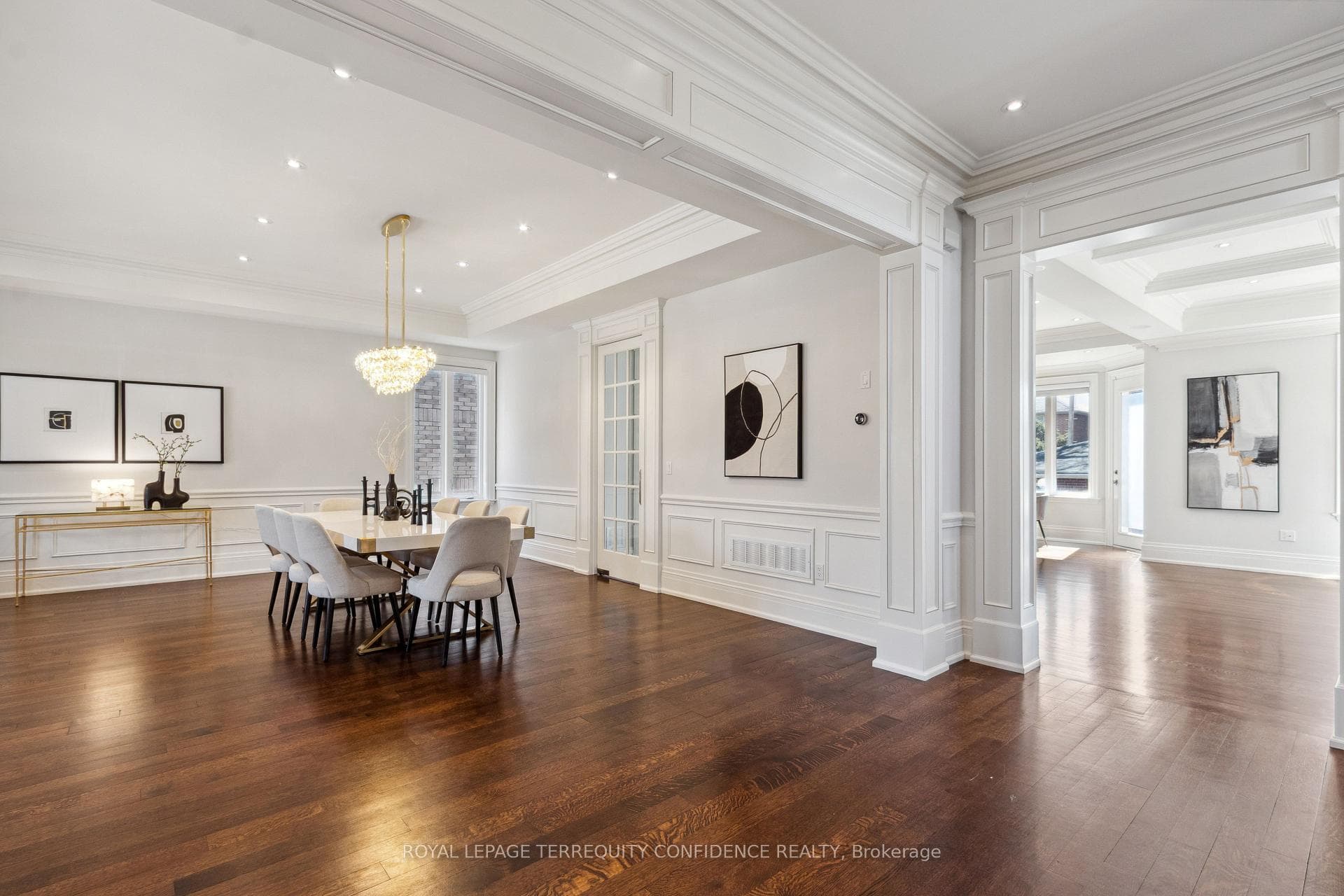 241 Hounslow Avenue photo 8