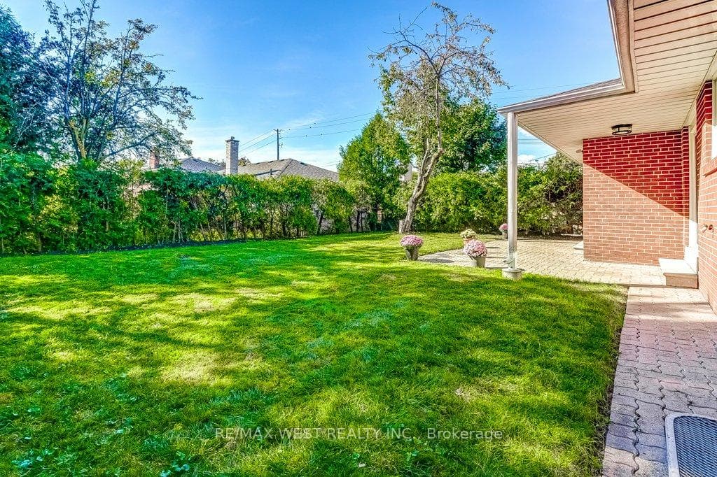 120 Neilson Drive photo 34