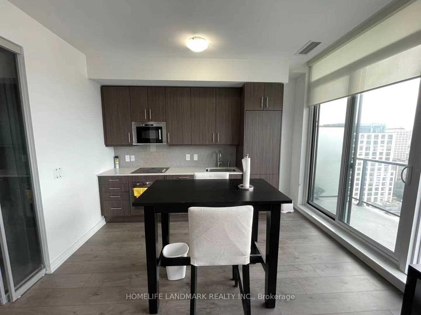 297 College Street Unit Ph3 photo 2