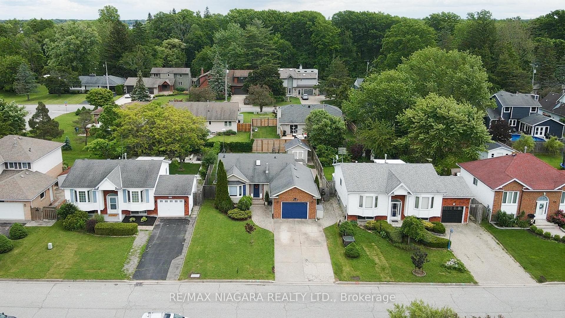 3710 Sussex Lane photo 2