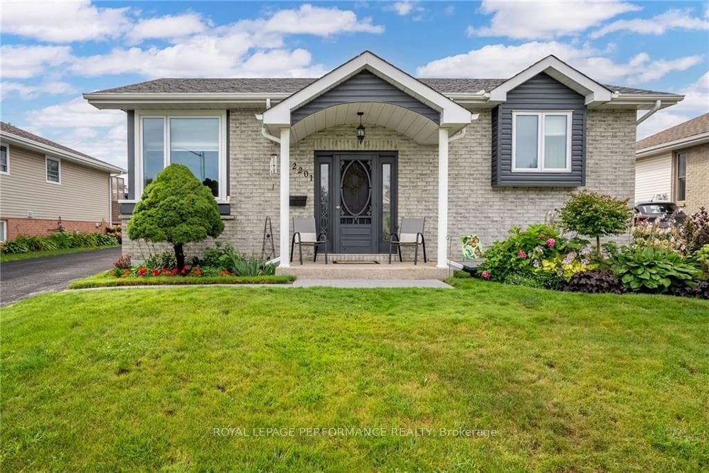 2201 CONCORDE Avenue photo 2