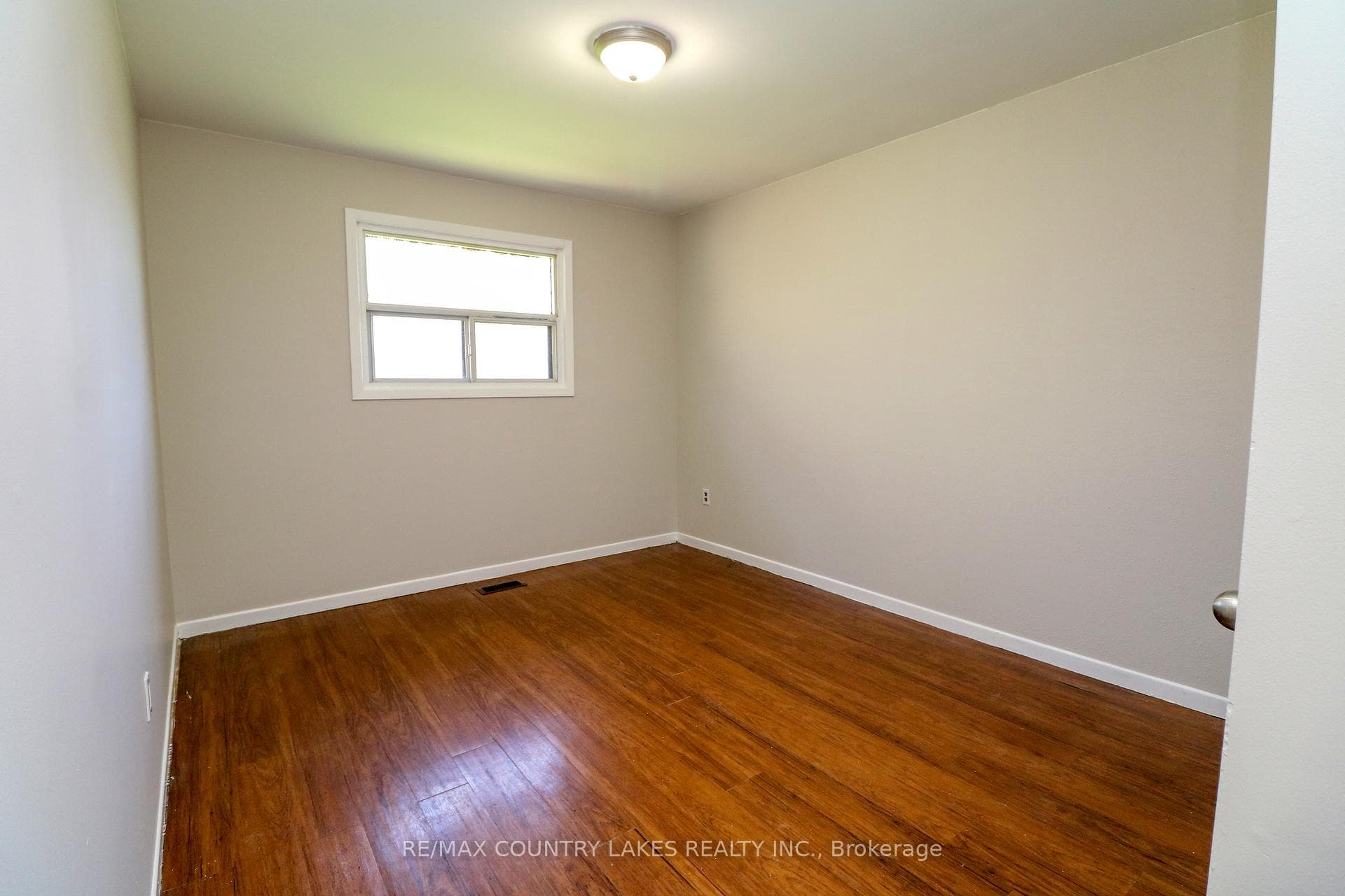 25035/7 Maple Beach Road photo 12