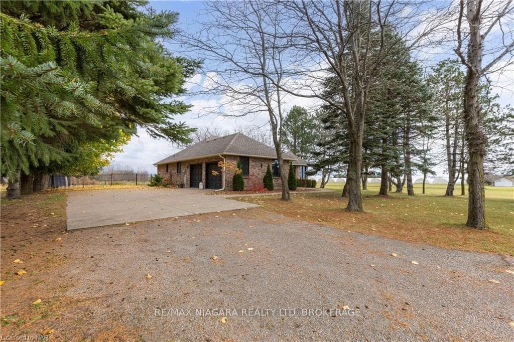2035 FOURTH Avenue photo 3