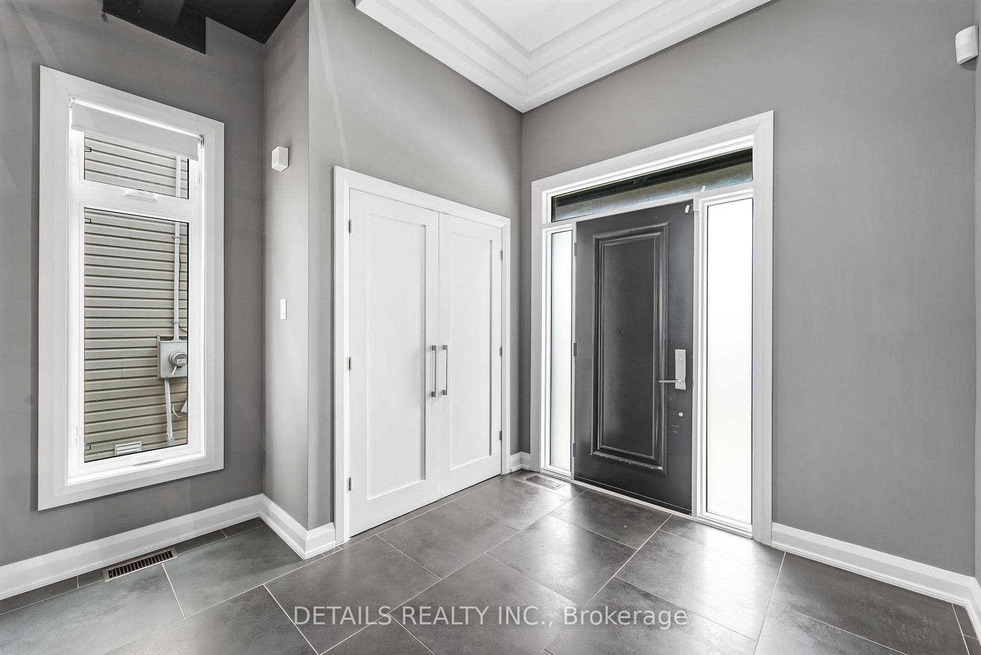 71 Eleanor Drive photo 4