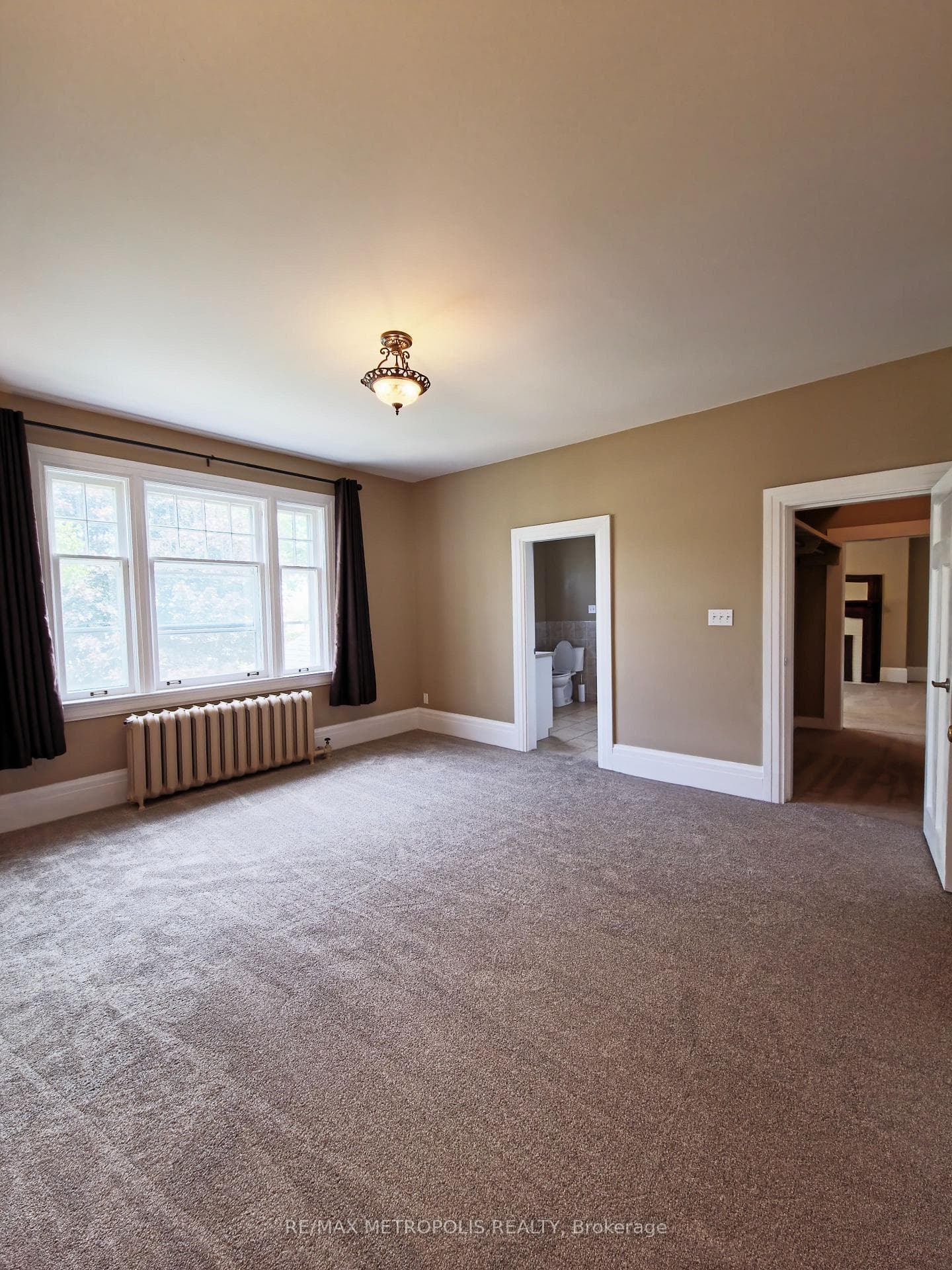 1110 Simcoe Street Unit Upper #2 photo 8