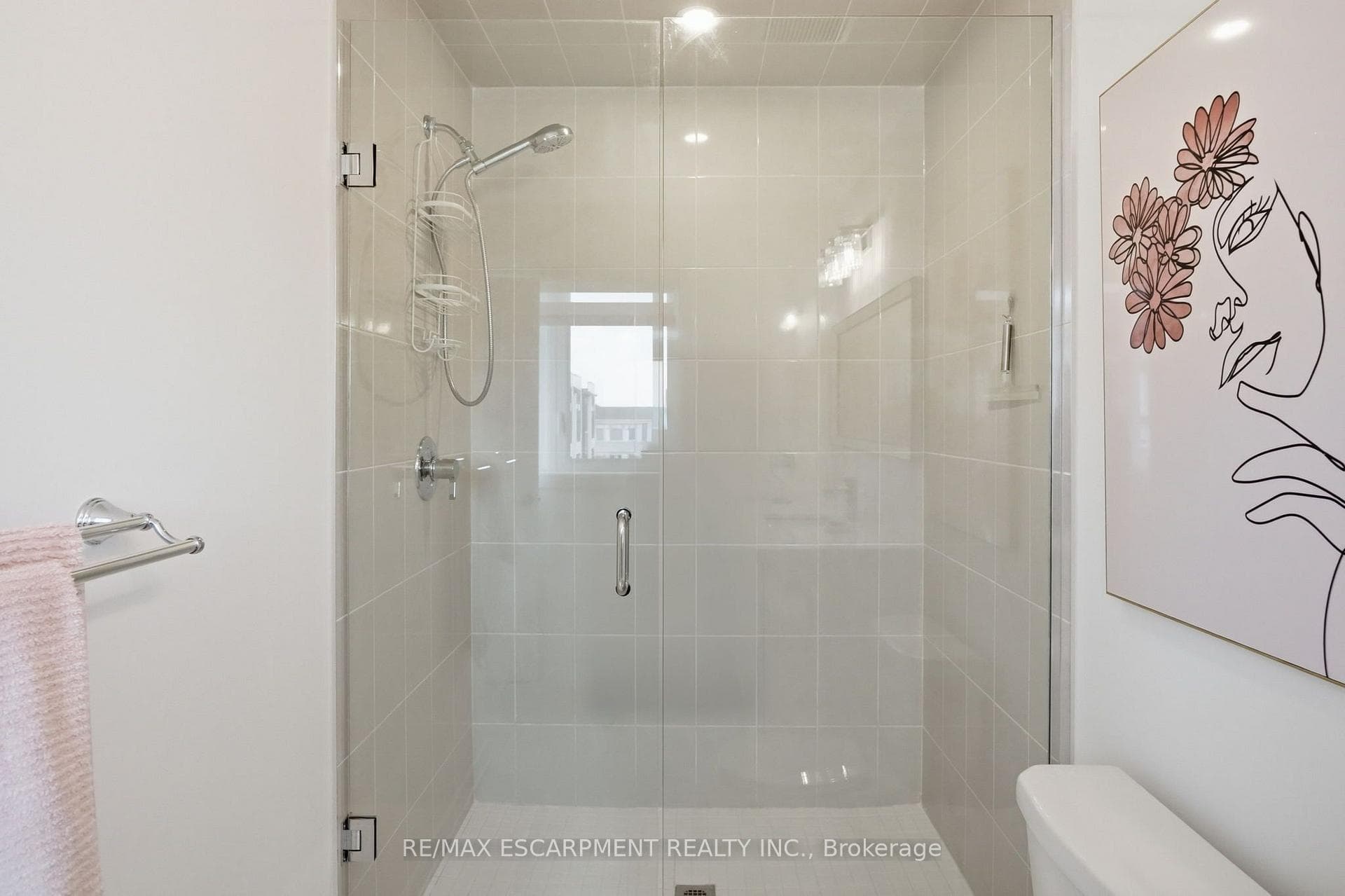 245 Burke Street photo 19