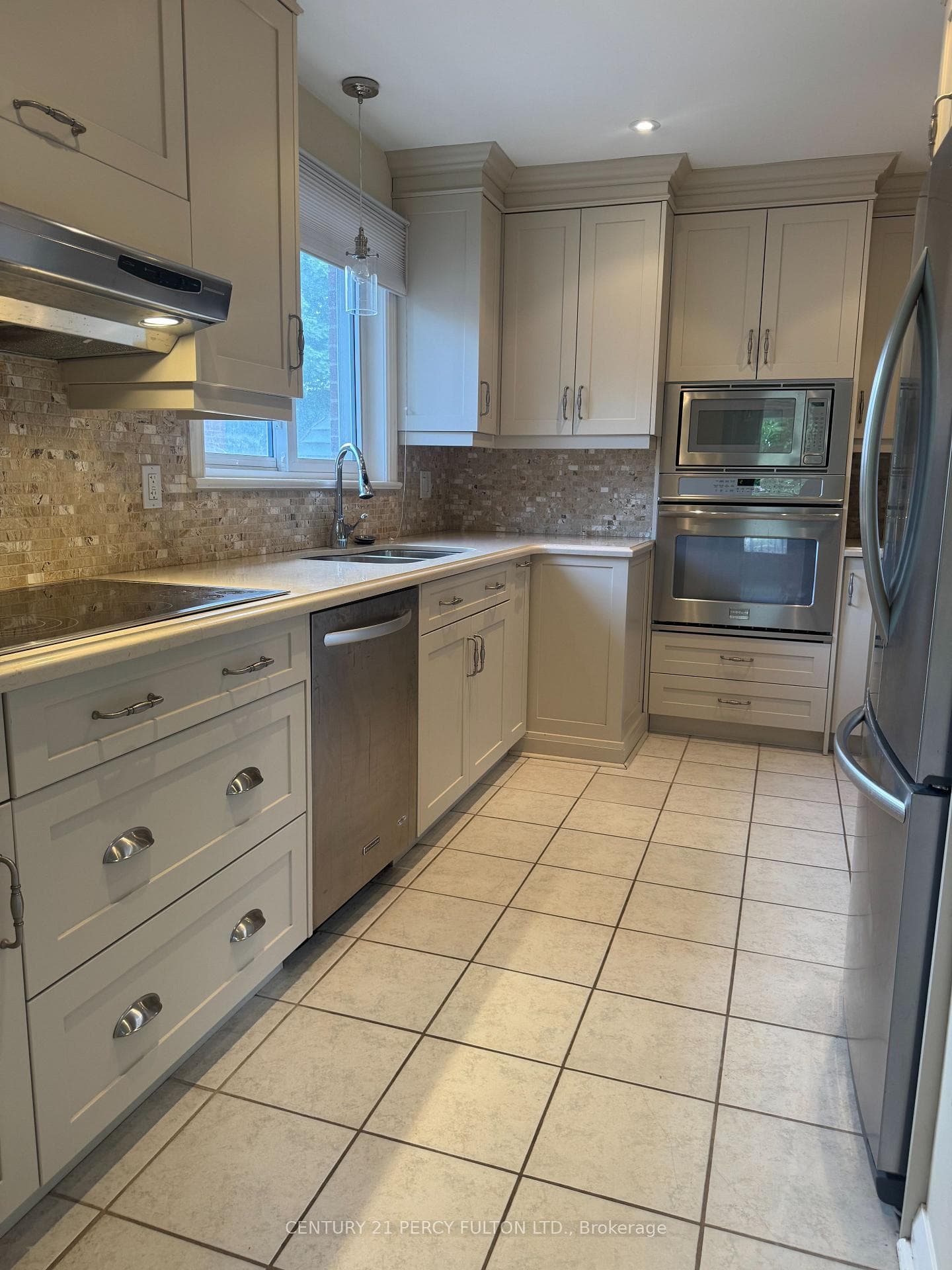 110 Gilroy Drive photo 5