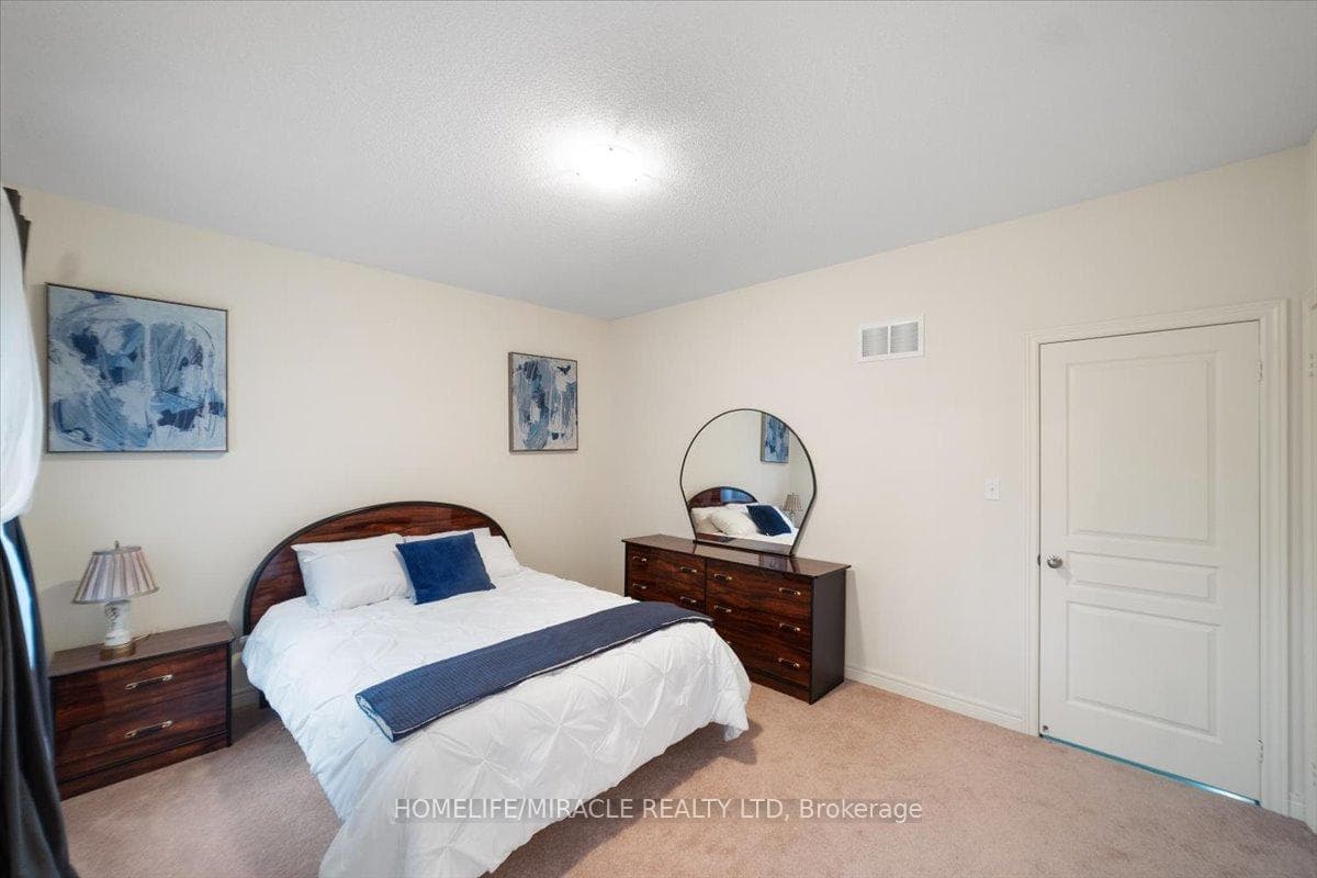 12 Amberglow Court photo 34