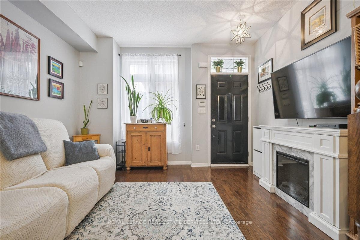 101 The Queensway N/A Unit TH2 photo 12