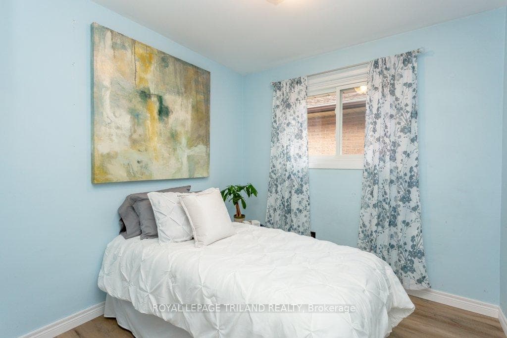 11 GUSTIN Place photo 17