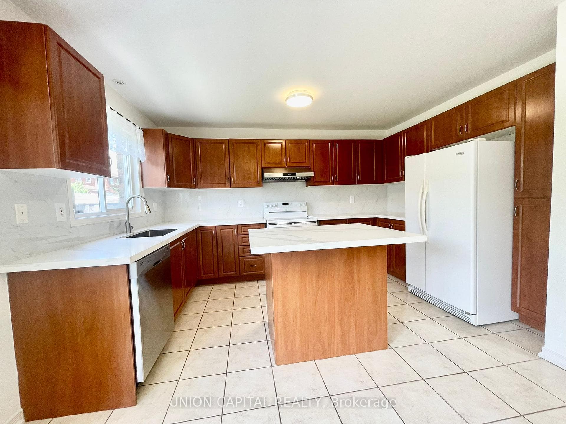 91 Starr Crescent photo 6