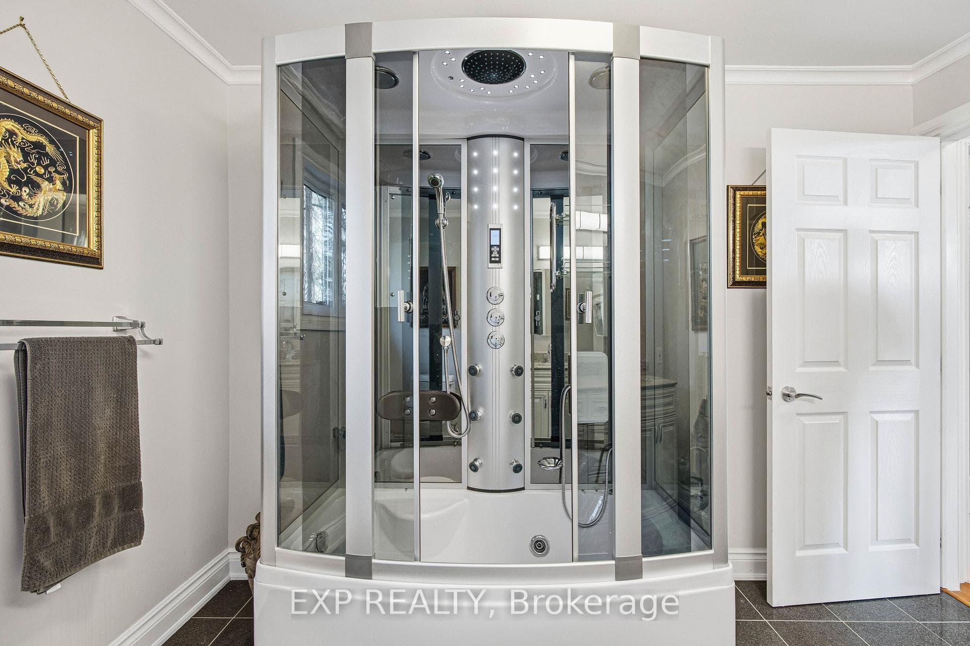 Main bathroom with luxury steam shower unit