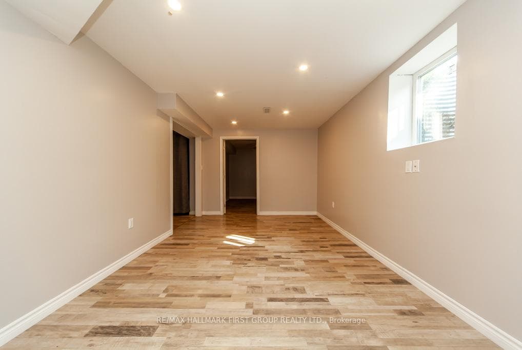 56 Newport Avenue Unit Lower photo 11