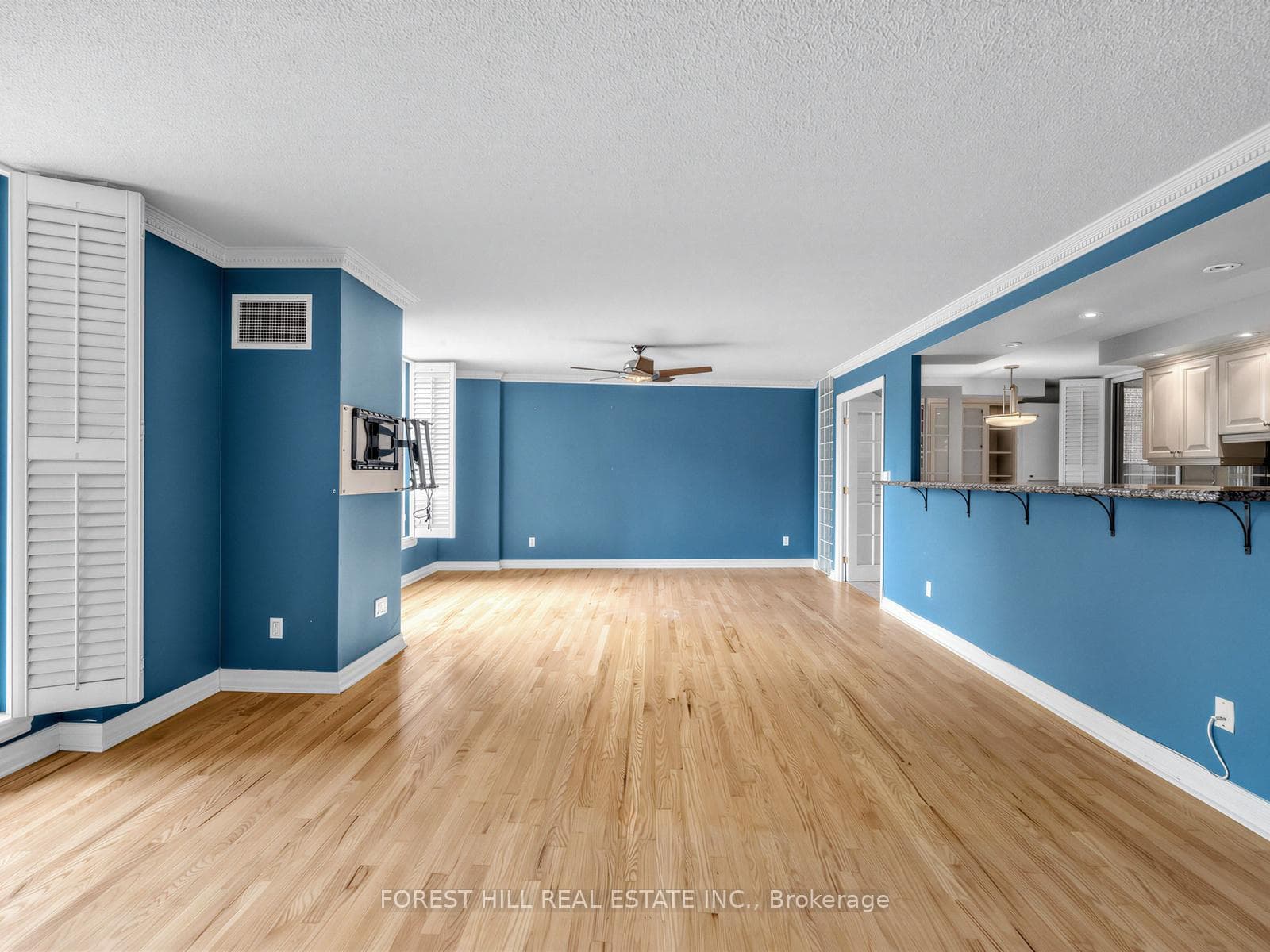 2727 Yonge Street Unit 412 photo 5