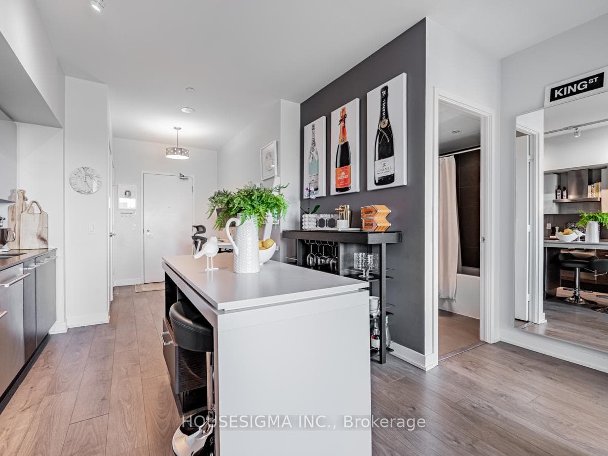 1030 King Street Unit 1029 photo 6