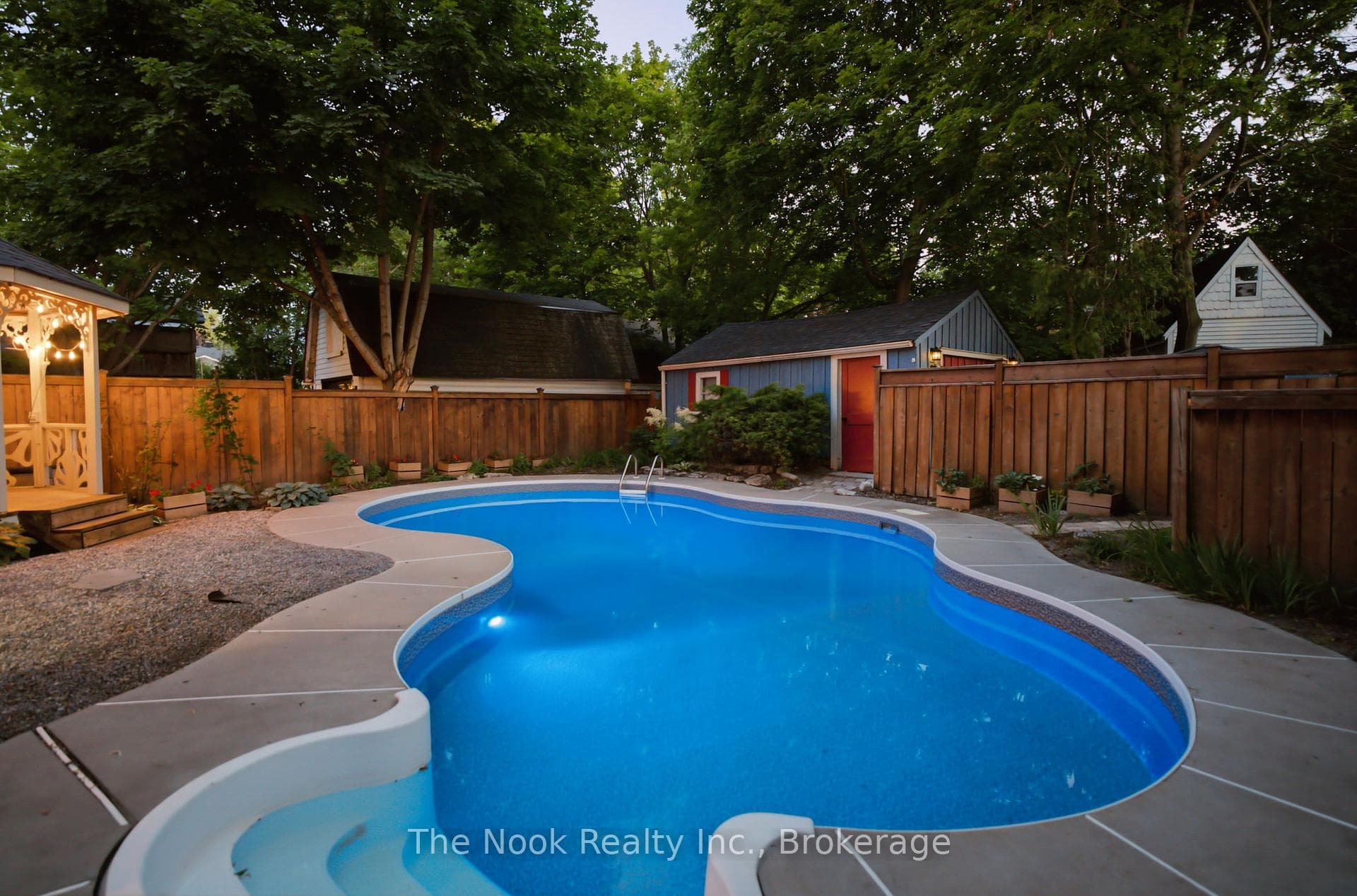 400 Byron Street photo 48