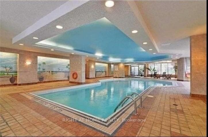 633 Bay Street Unit 2309 photo 3