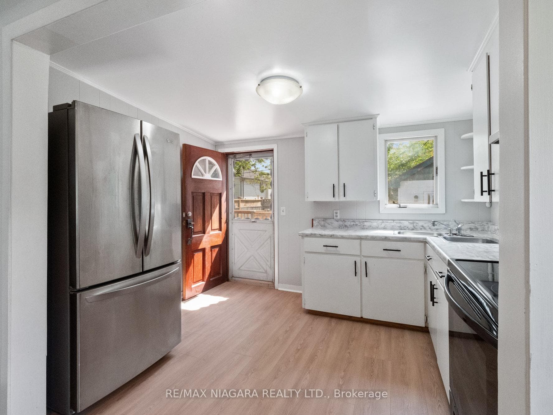 672 Grandview Road photo 15