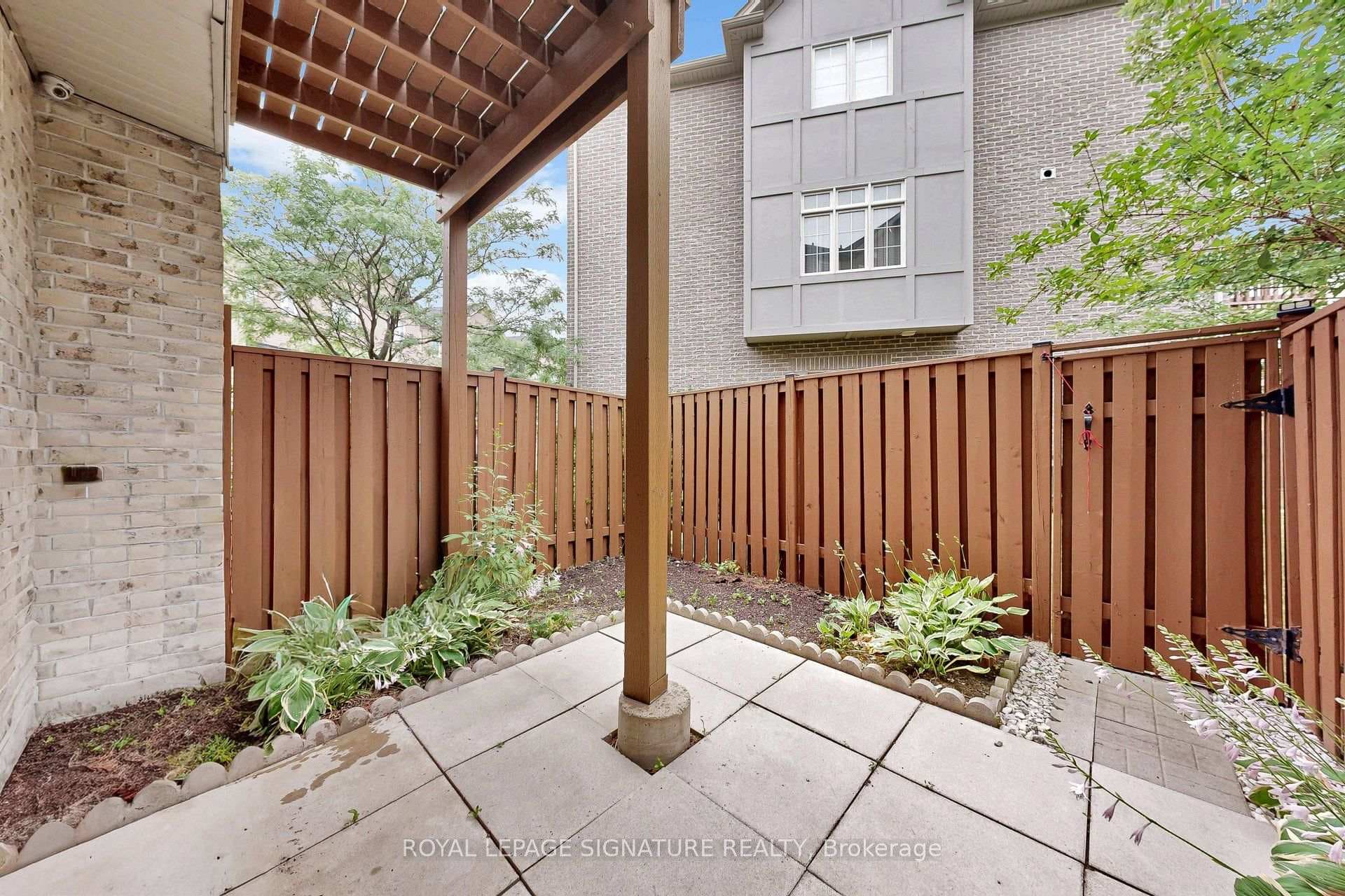 51 Piggott Mews photo 42
