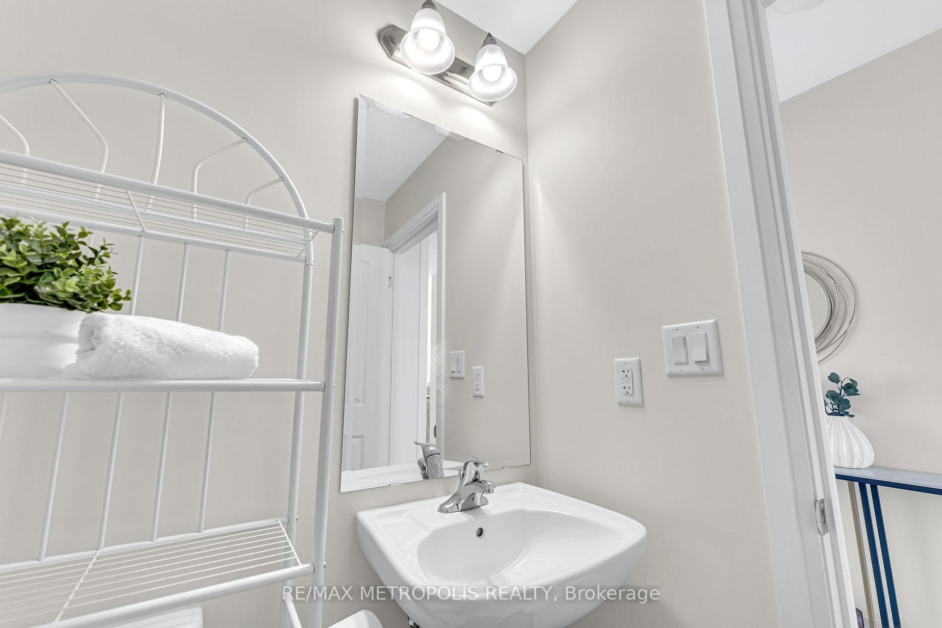 1071 Cameo Street photo 17