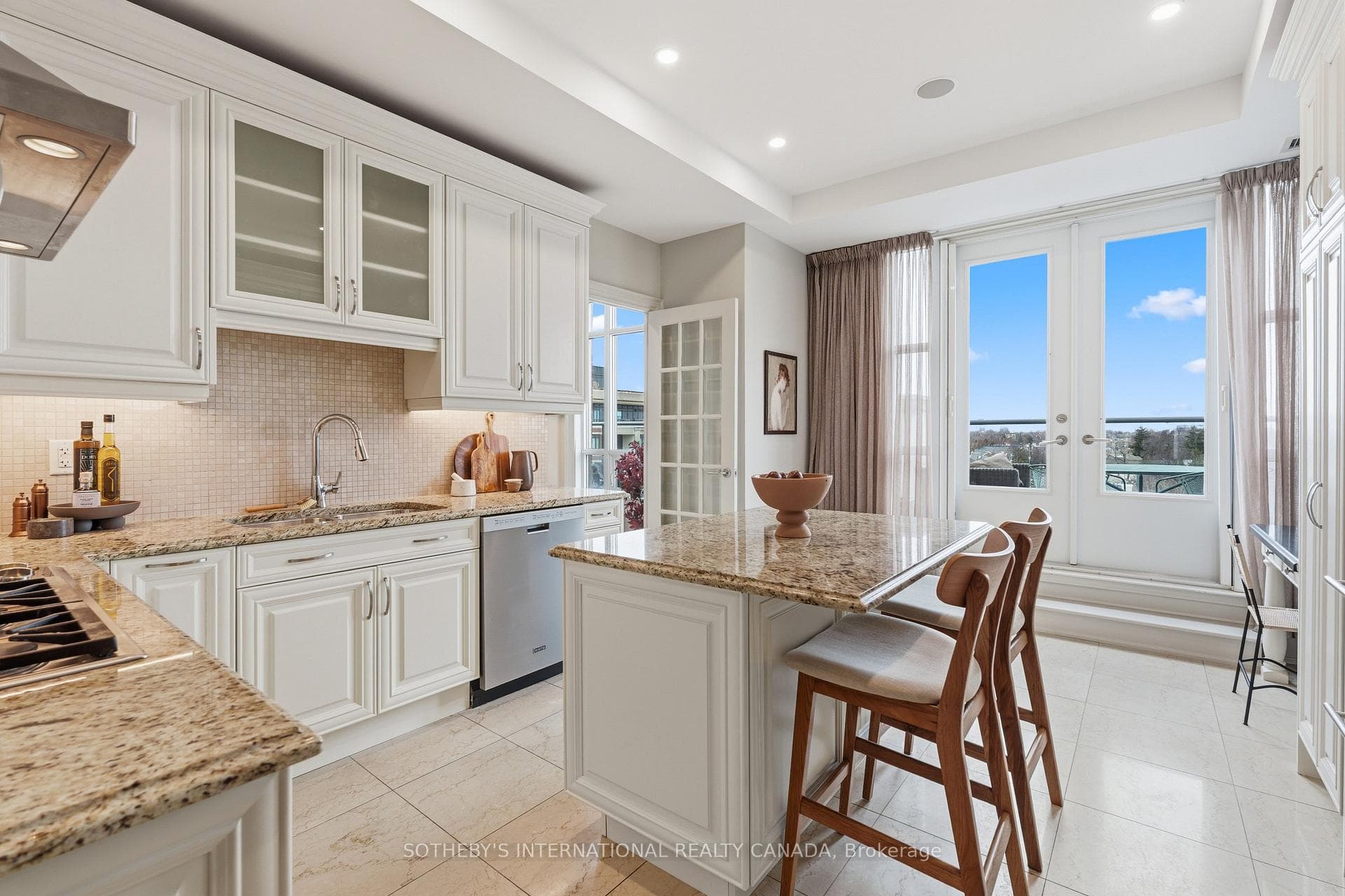 1717 Avenue Road Unit LPH3 photo 7