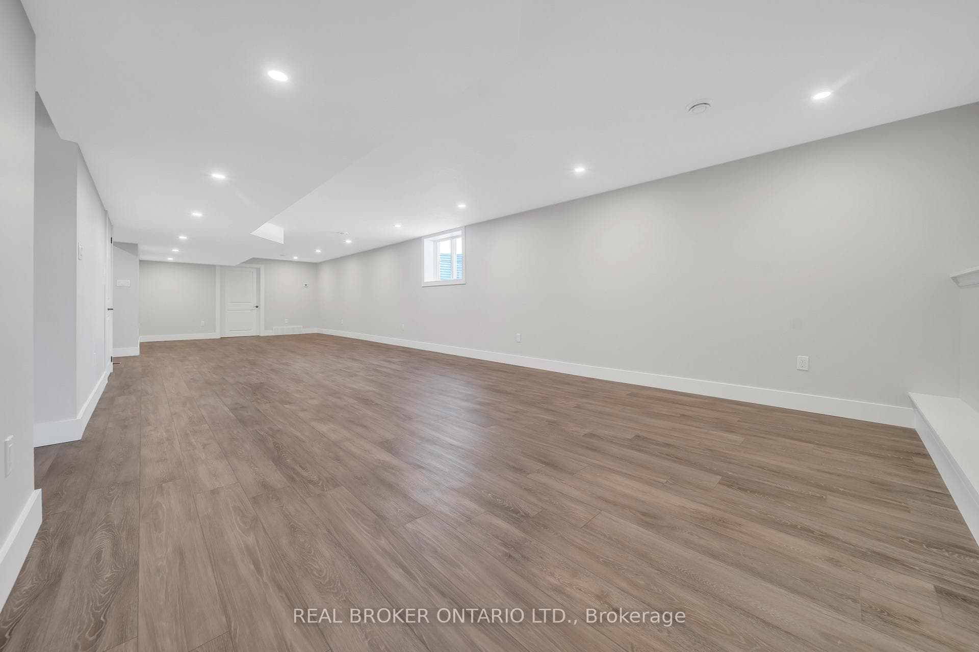 211 Queen Street photo 25