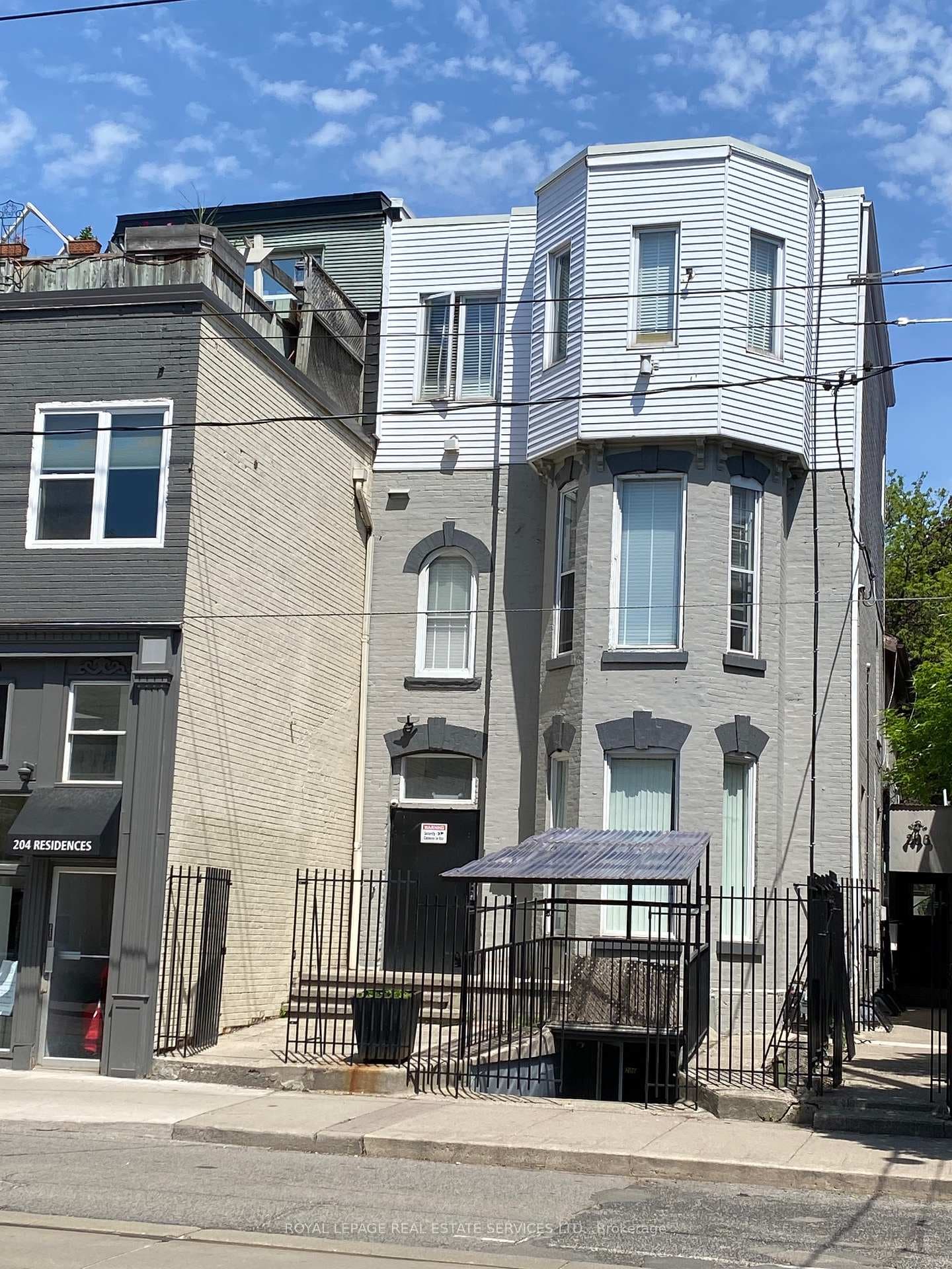 206 Carlton Street Unit 201 photo 1