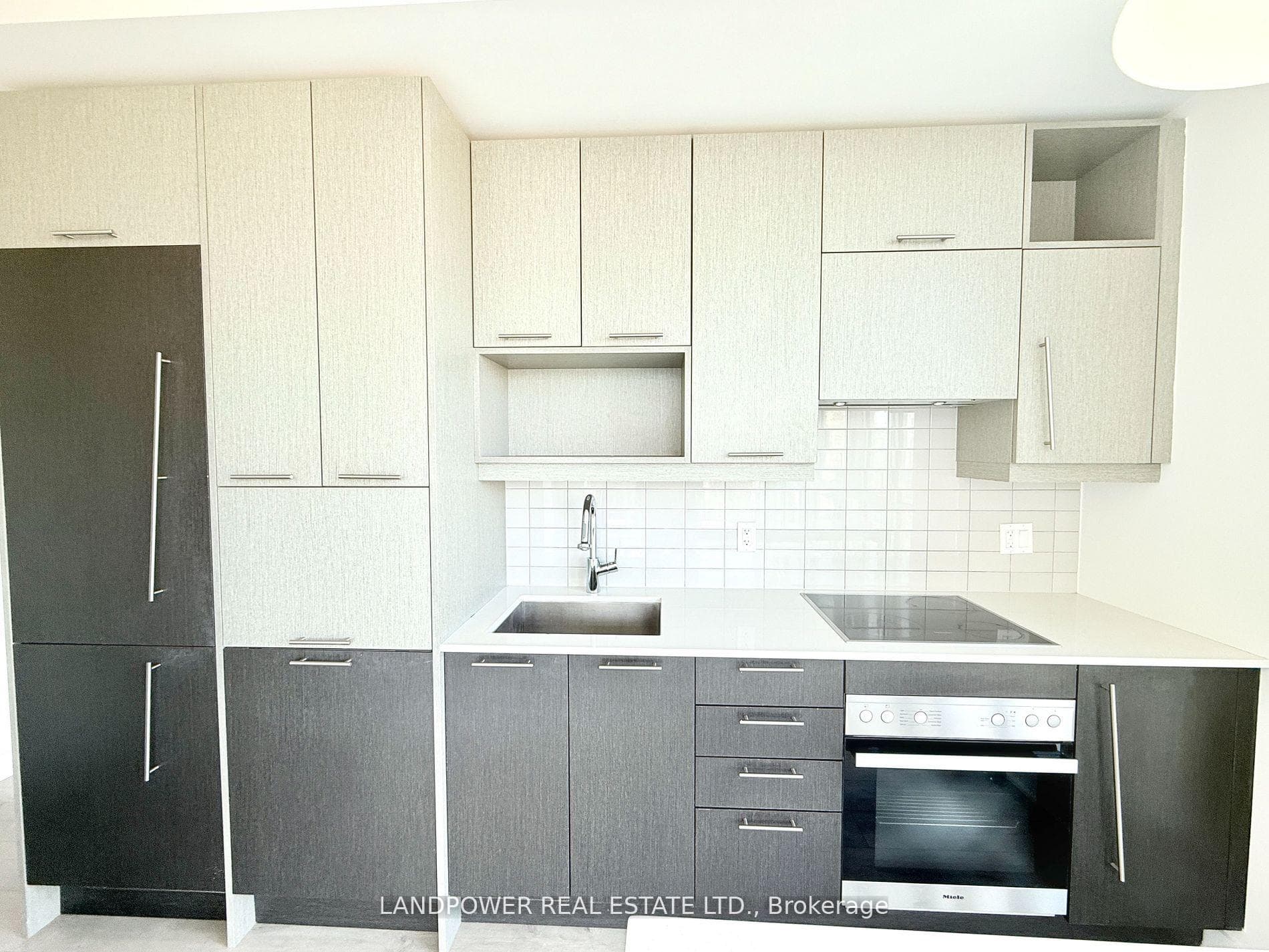 30 NELSON Street Unit 3702 photo 4