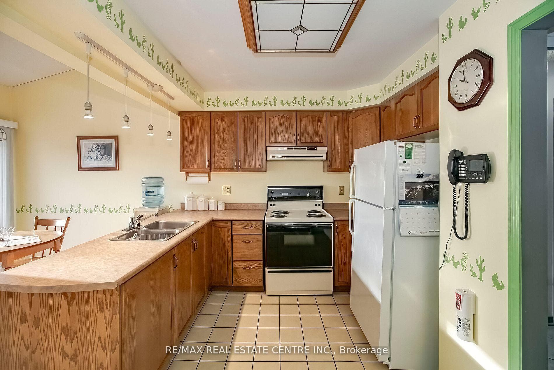 40 Rocky Mountain Crescent photo 17