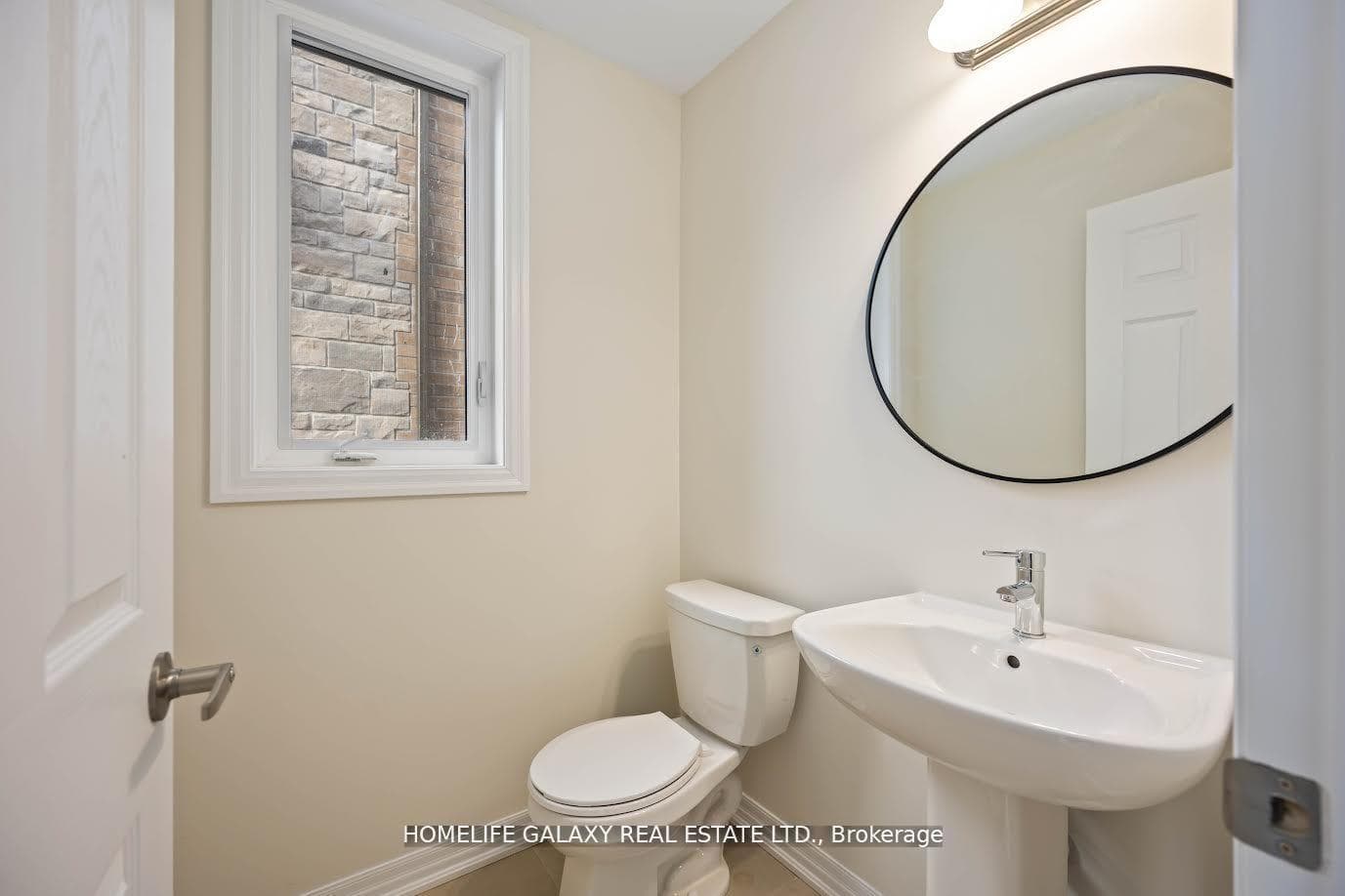 6 Northrop Avenue photo 16