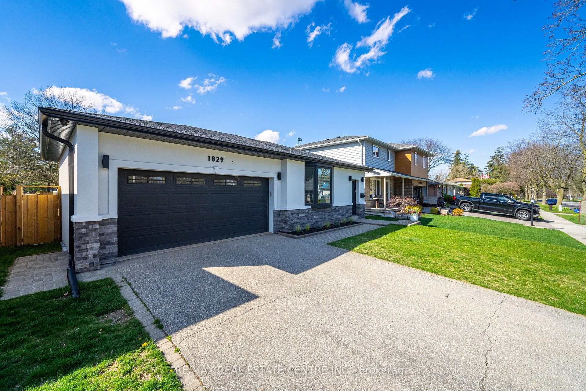 1829 Barsuda Drive photo 2