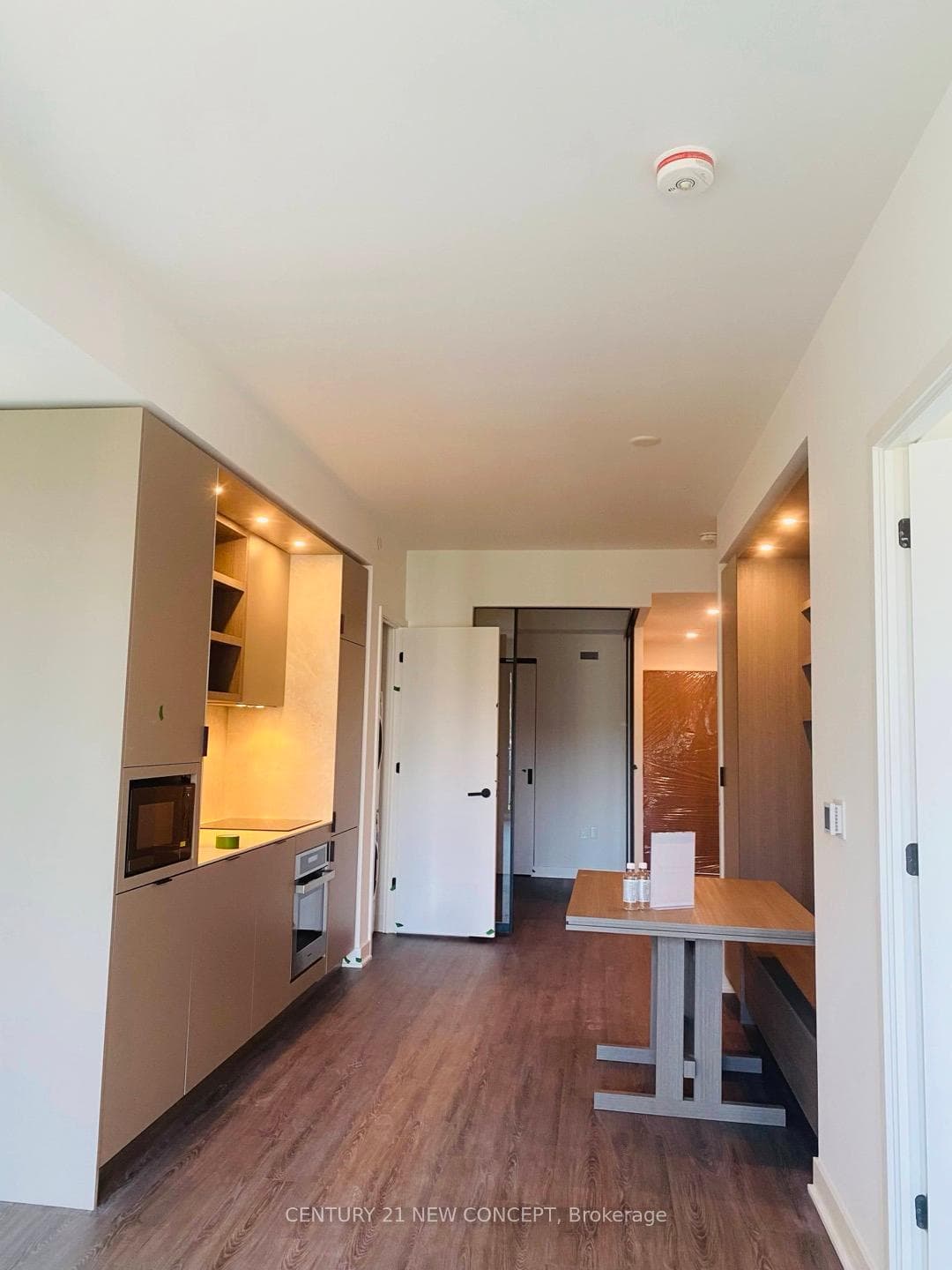 55 Charles Street Unit 805 photo 4