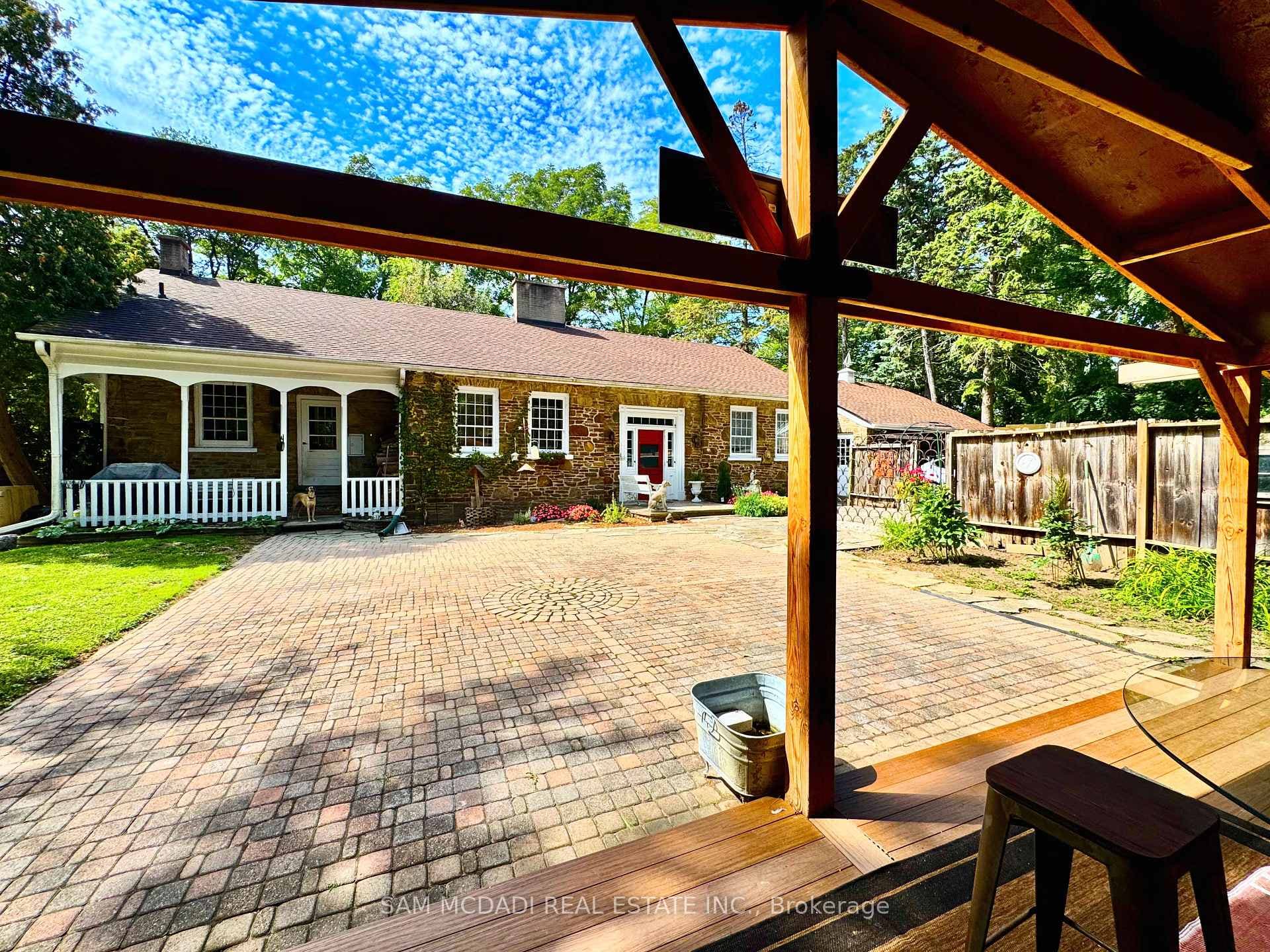 85 Yorkleigh Avenue photo 43