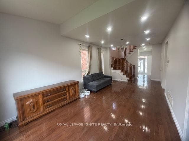 110 Pantomine Boulevard Unit Main photo 7