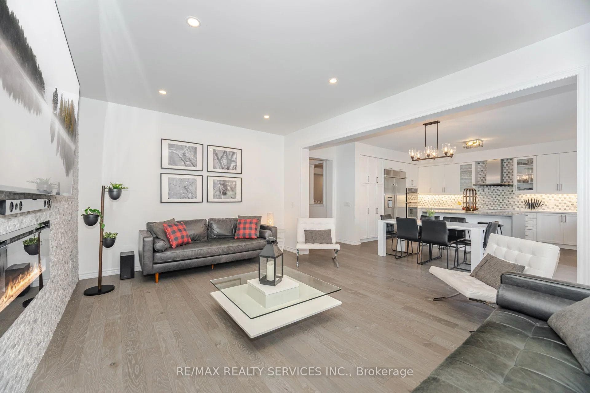 112 Newhouse Boulevard photo 13
