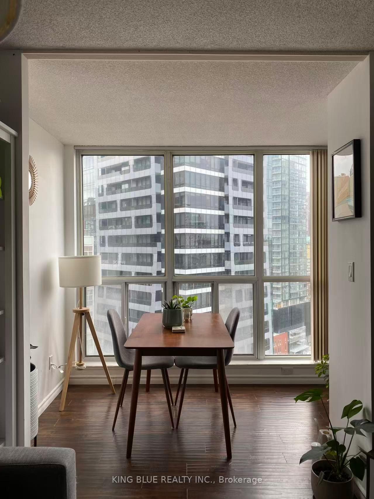 24 Wellesley Street Unit 1809 photo 4