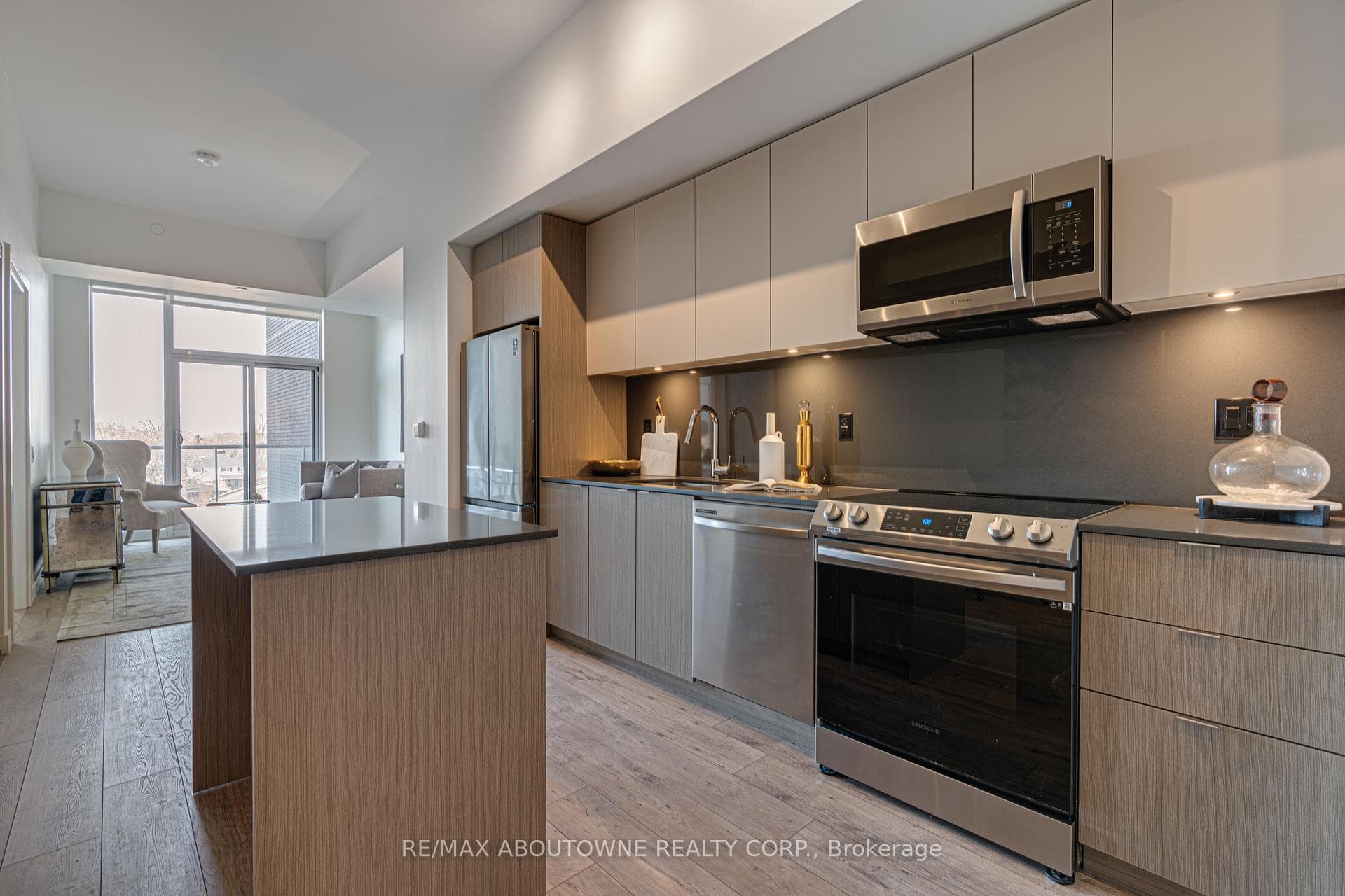 133 BRONTE Road Unit B0501 photo 2