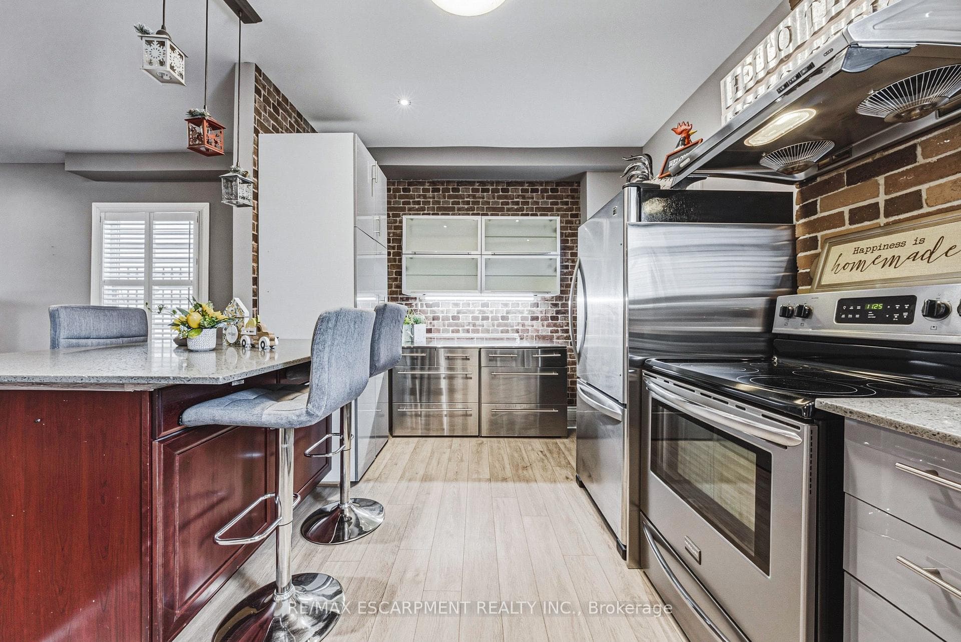 218 Grosvenor Avenue photo 10