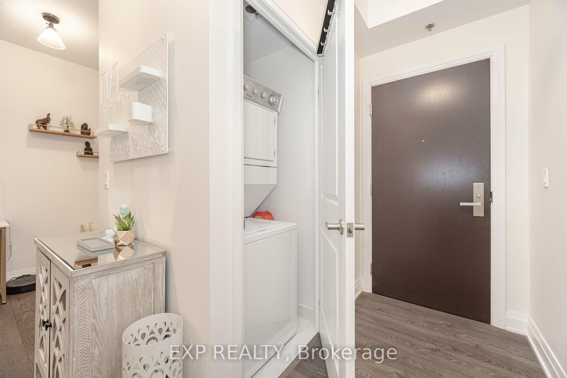 55 Speers Road Unit 1401 photo 17