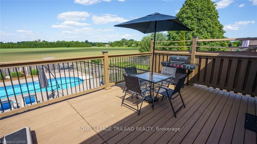 47 WILLOW Crescent photo 41